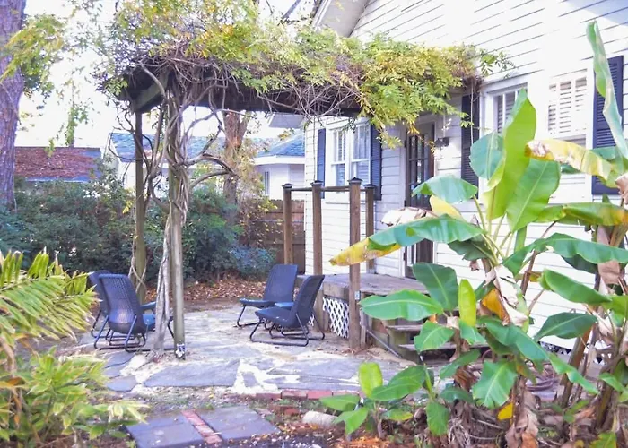 Perfectly Modern Craftsman- Close To Everything!