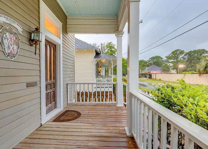 Walk To Downtown: Historic Home In Mobile